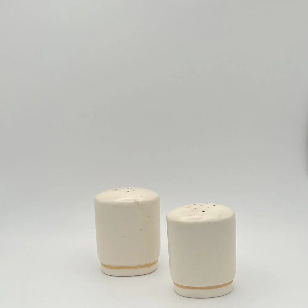 Vintage Harker Bakerite 22k Gold Salt & Pepper Shakers Tulip 3.5
